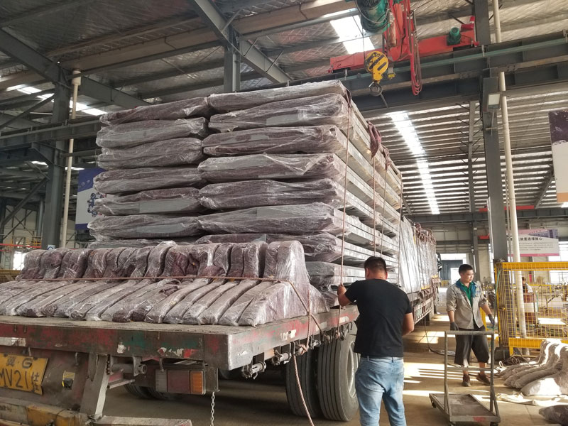 榮大候車(chē)亭生產(chǎn)廠家發(fā)往江蘇宣傳欄記錄