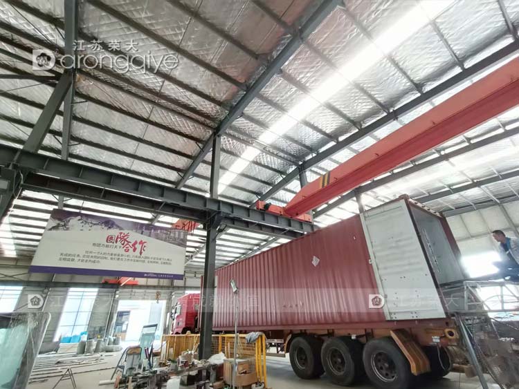 公交候車亭成功發往德國配圖二