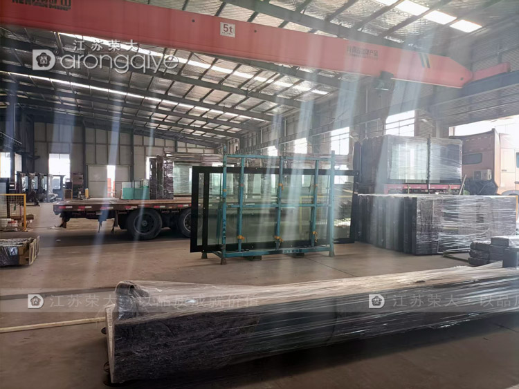 品質(zhì)深耕,安徽候車亭項(xiàng)目順利發(fā)貨紀(jì)實(shí)圖一